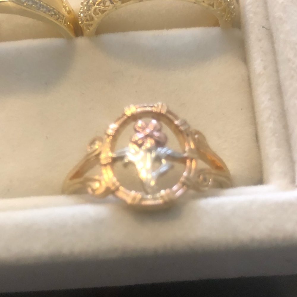 Delicate Floral Motif Gold-Tone Ring